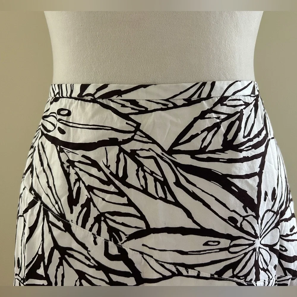 CUTE Brown/White Skirt - Picture 4 of 4